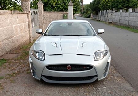 Jaguar XK 4.2L V8 Coupé -