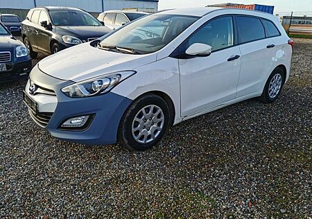 Hyundai i30 cw 1,4L,Navi,Kamera,aus 1 Hand