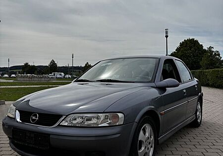 Opel Vectra 1.6 16V Edition 2000 Edition 2000