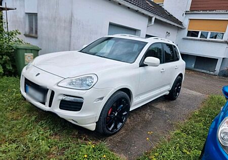 Porsche Cayenne GTS Design Edition 3 / Platinum