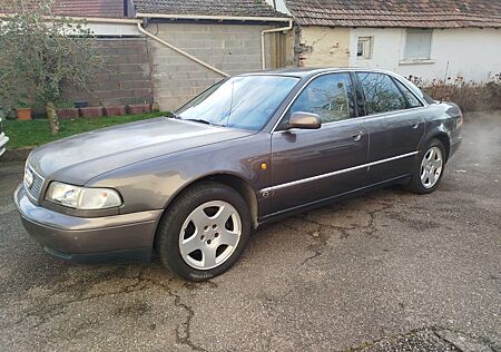 Audi A8 4.2 quattro tiptronic -