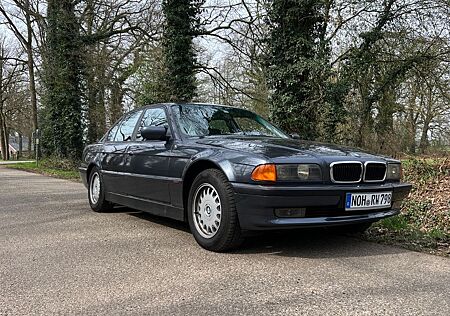 BMW 728i