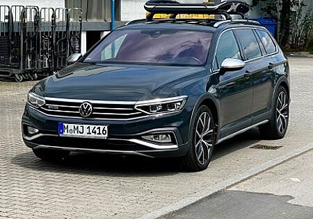 VW Passat Alltrack Volkswagen 2.0 TDI 147kW 4Mo PANO-LEDER-AHK