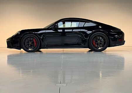 Porsche 992 Carrera 4 GTS Coupé 2800km!
