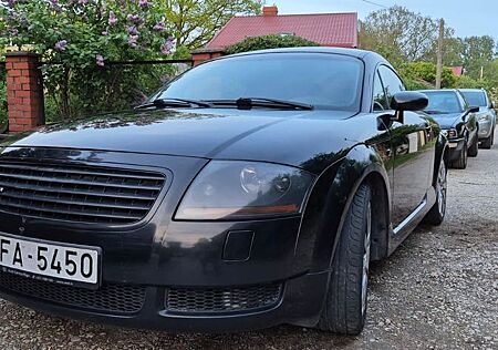 Audi TT Coupe 1.8T quattro 165 kW -