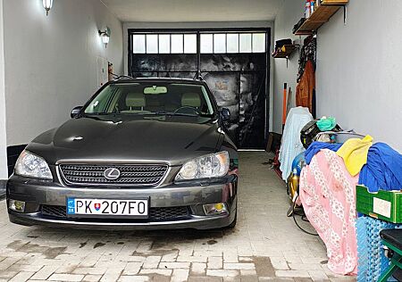 Lexus IS 300 Sportcross -