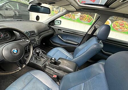 BMW 320i -