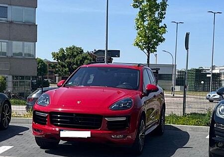 Porsche Cayenne Turbo S Approved bis Mai 2027