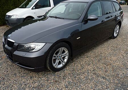 BMW 320i Touring-Volllederausstattung-Bi-Xenon-Navi-