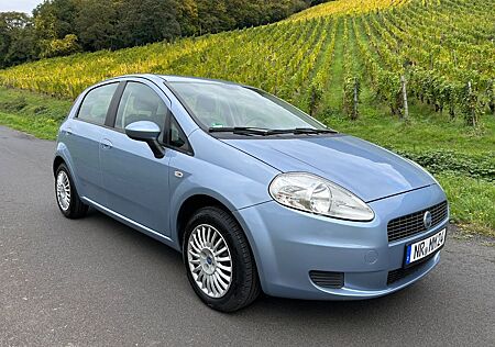Fiat Grande Punto 1.4 8V Dynamic TÜV + Service Neu