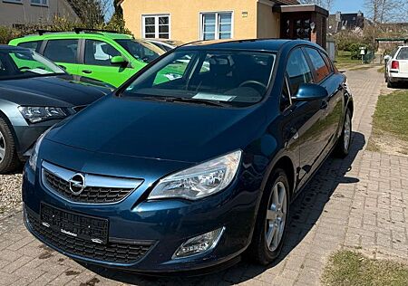 Opel Astra J Lim. 5-trg. Selection HU NEU BENZIN