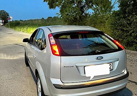 Ford Focus 1,6 16V Aut. Sport guter Zustand TÜV Neue