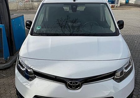 Toyota Pro Ace Proace City 1,5-l-D-4D 96kW L1 Team Deutschl...