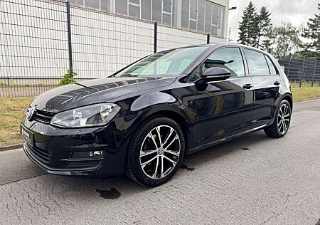 VW Golf Volkswagen VII R-LINE/SCHIEBED/DYNAUDIO/PDC/AHK