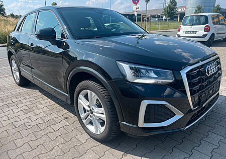 Audi Q2 1.5 TFSI Automatik Kamera Navi Keyless