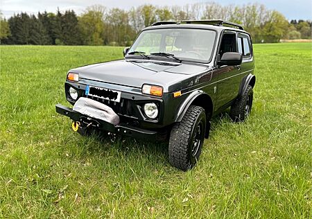 Lada Niva - Bronto