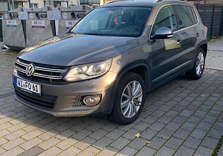 VW Tiguan Volkswagen 2.0 TDI DSG 4MOT BlueMot T Track & Fi...
