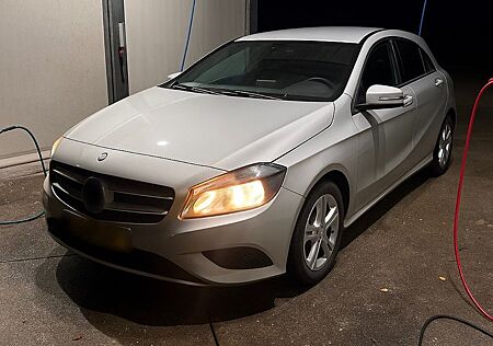 Mercedes-Benz A 180 CDI BlueEFFICIENCY DCT -