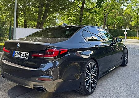 BMW 530d Massage, Sitzbelüftung, 20 Zoll, Gestik,