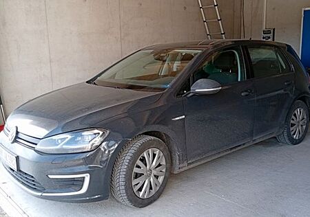 VW Golf Volkswagen e- e-