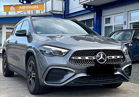 Mercedes-Benz GLA 220 GLA 220d 4M LED/KAMERA/PANODACH/AHK/AMG-LINE