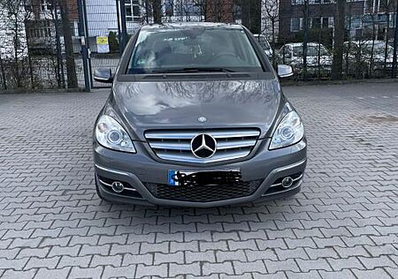 Mercedes-Benz B 200 -