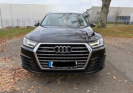 Audi Q7 3.0 TDI quattro - 200 kW -7 Sitze