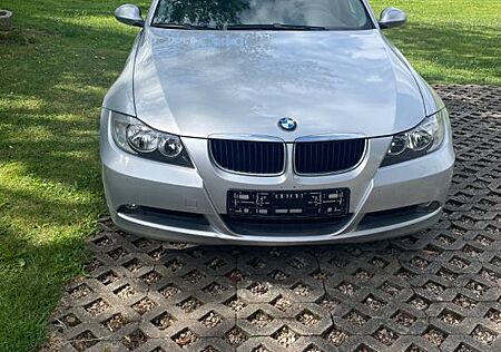 BMW 318i -