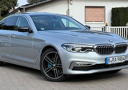 BMW 520d xDrive A Luxury Line Vollausstattung