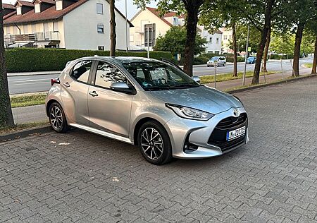 Toyota Yaris 1.5-l-VVT-i Hybrid CVT Team Deutschlan...