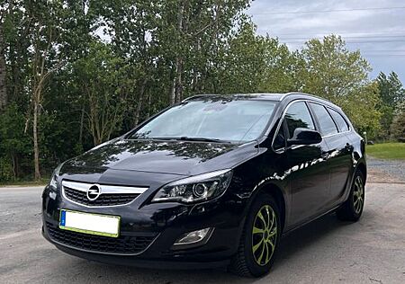 Opel Astra Sportstourer 1.6 T 132 KW Xenon Klima AZV