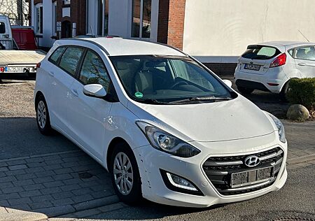 Hyundai i30 cw 1.6 blue Trend-Euro6-Navi-Kamera-6.Gang