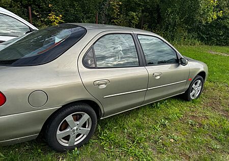Ford Mondeo 1.8 16V Ghia Ghia