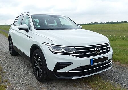VW Tiguan Volkswagen 2.0 TDI SCR DSG 4MOTION Elegance