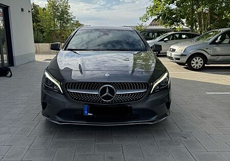 Mercedes-Benz CLA 180 AMG Line