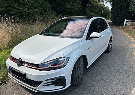 VW Golf Volkswagen GTI Performance DSG STHZ PANO