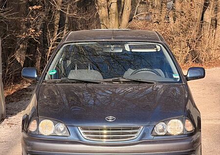 Toyota Avensis 1.6 linea luna Limited linea luna li...