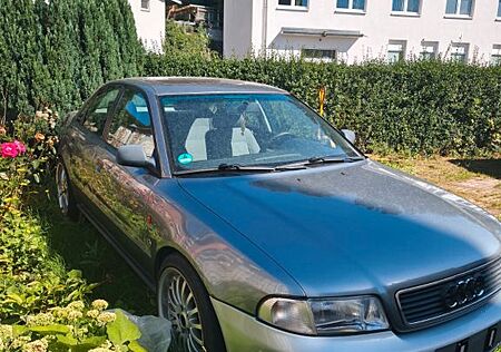 Audi A4 1.6 -