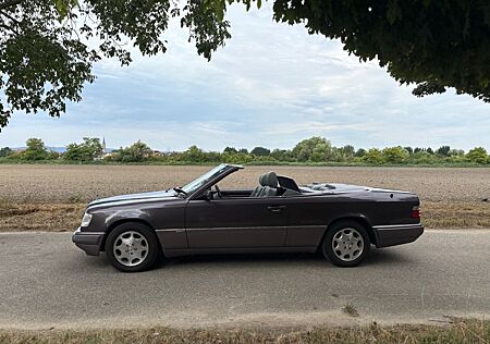 Mercedes-Benz CE 220 Liebhaberfahrzeug aus Oldtimersammlung