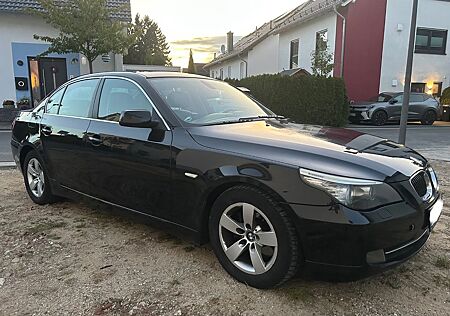 BMW 523i -