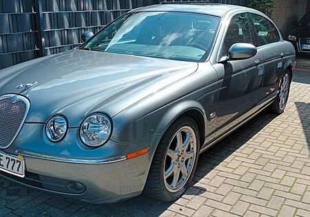 Jaguar S-Type 4.2 Liter V8 Executive