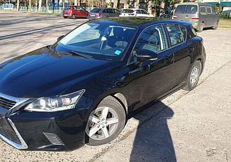 Lexus CT 200h klein, sparsam, ideal für die Stadtfahrt