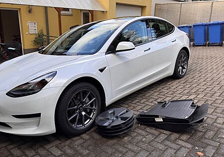 Tesla Model 3 M3 Modell 2023, Garagenwagen, LFP, 95% Wallbox