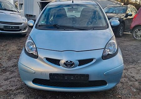 Toyota Aygo (X) Aygo AYGO Basis. Tüv Neu 8.Fach bereift