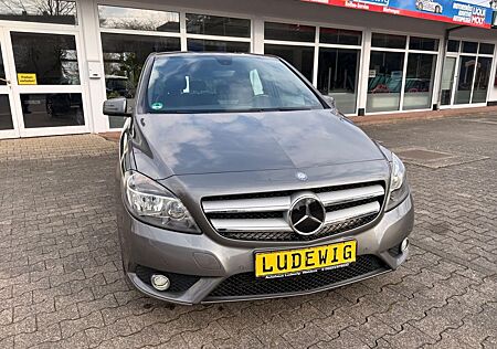 Mercedes-Benz B 180 *AHK*Sitzheizung*Navi*