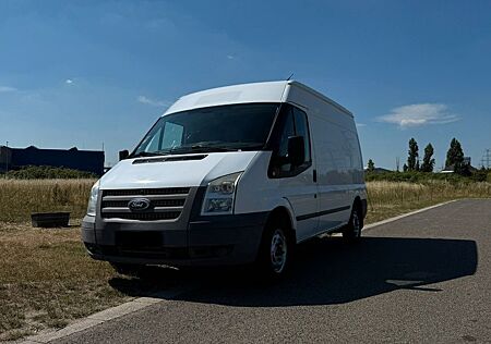 Ford Transit Transporter mit Rückfahrkamera