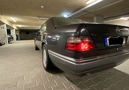 Mercedes-Benz 320
