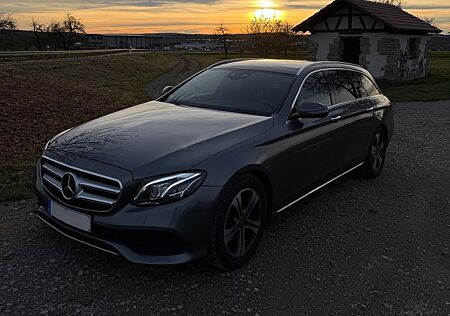 Mercedes-Benz E 220 E 220d T AVANTGARDE Top Ausstattung