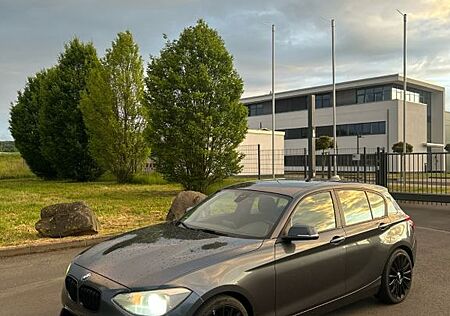 BMW 116i Sport Line | TÜV Neu | Service Neu