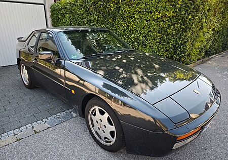Porsche 944 S2 in traumhafter Farbkombination